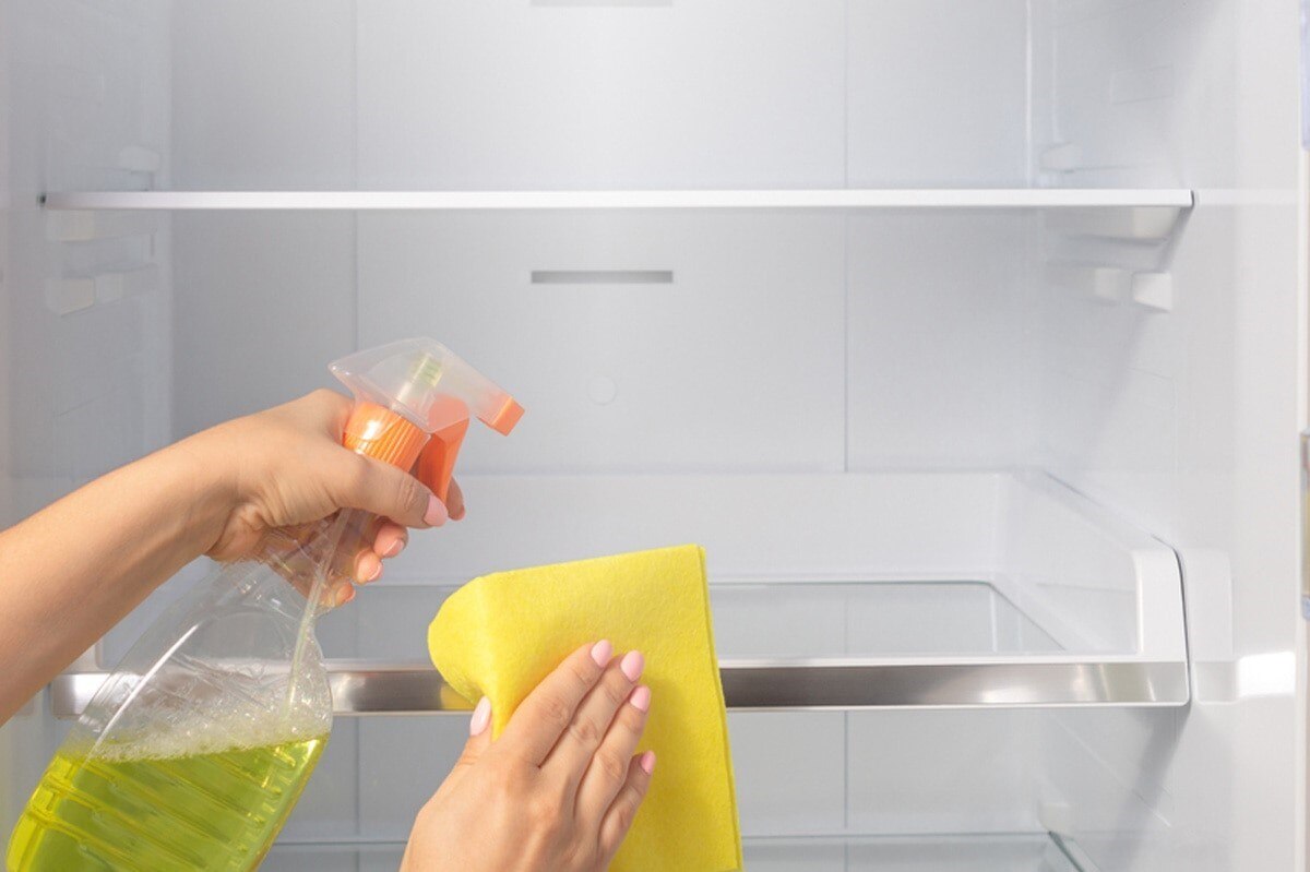 Refrigerator cleaning spray